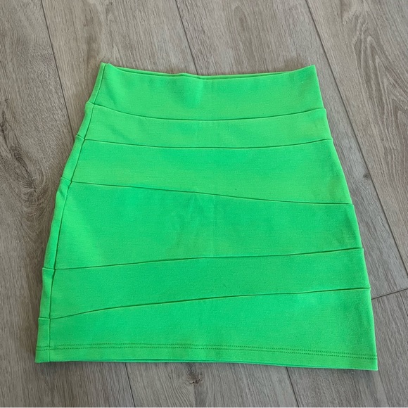 Green Mini Skirt - Picture 4 of 4